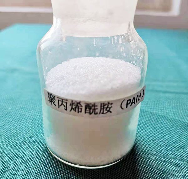 我們在生產(chǎn)聚丙稀銑胺的時候，一般會在包裝上，給客戶注明最佳使用日期，但是畢竟是工業(yè)原料，很多客戶覺得只要合理保存，即便過期了應(yīng)該也能使用。今天我們來分析一下，聚丙稀銑胺的推薦保質(zhì)期及使用說明。